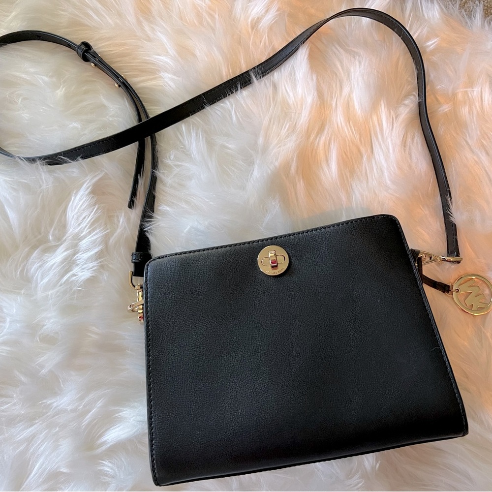 Michael Kors Rivington Medium Messanger Black